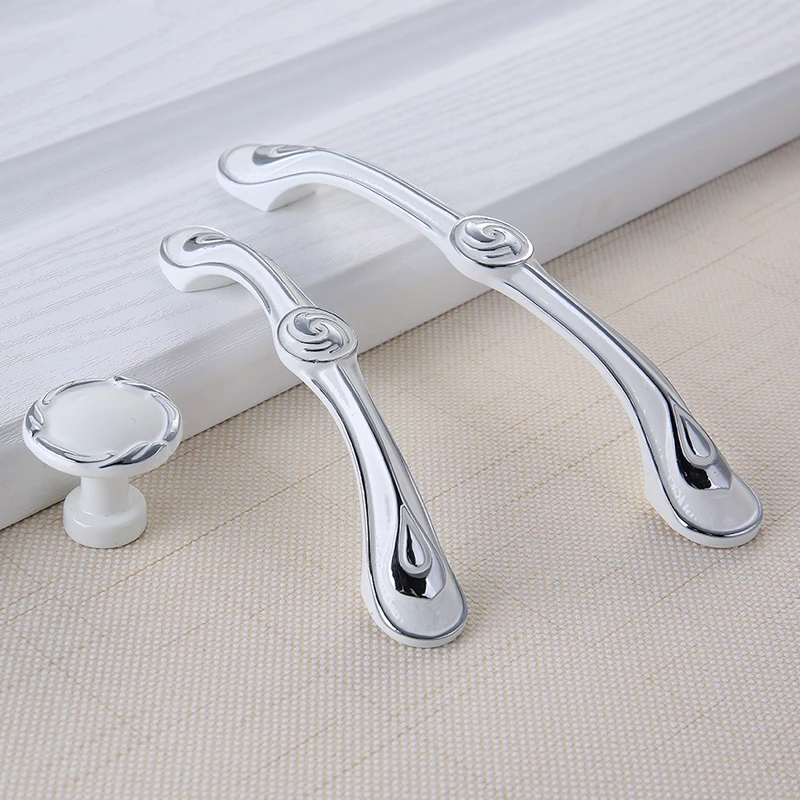 Furniture Hardware Items - มือจับลิ้นชักตู้ครัวสีขาว YM ขนาด 96 มม. 128